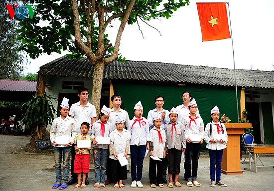 Đoàn viên thanh niên khối cơ quan báo chí thăm, tặng quà người dân vùng cao Vị Xuyên - ảnh 4